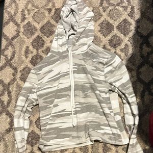Camo crop hoodie